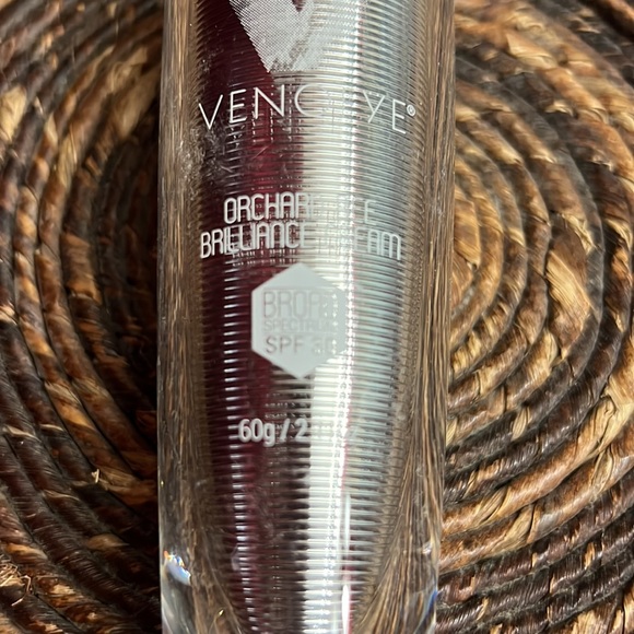 Venofye Orchard Bee Brilliance Cream SPF30 - Picture 2 of 4